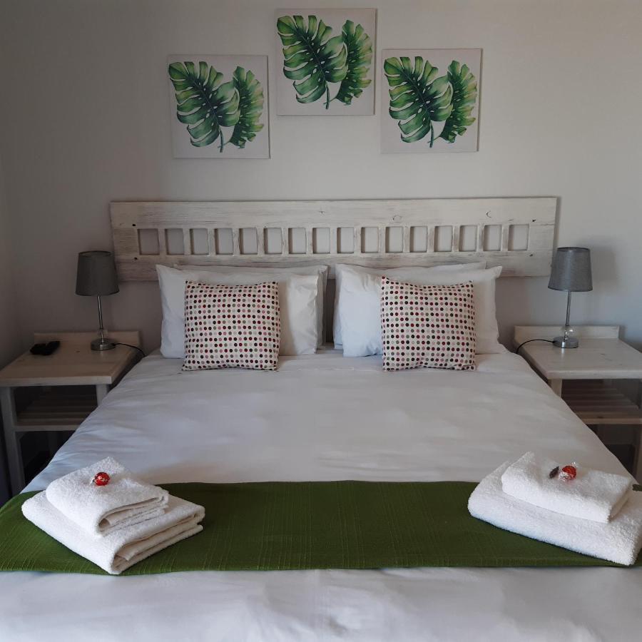 Ocean View Guest House Jeffreys Bay Exterior photo