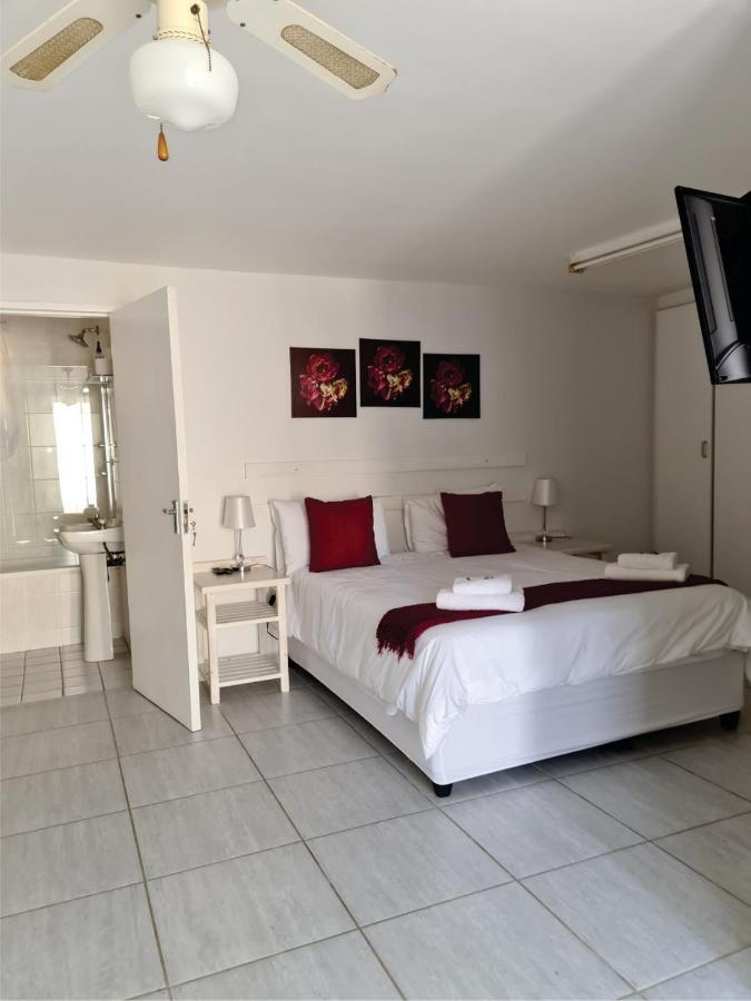 Ocean View Guest House Jeffreys Bay Exterior photo