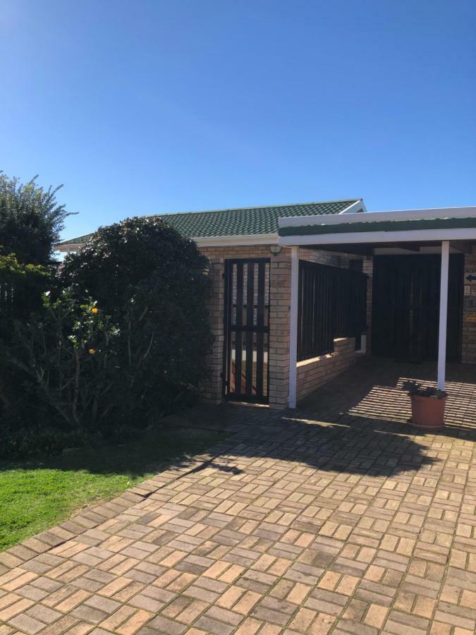 Ocean View Guest House Jeffreys Bay Exterior photo